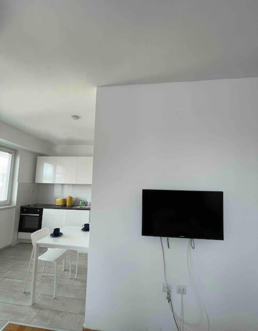 Apartamento New Modern Rooftop Apartment-free Private Parking Skopie